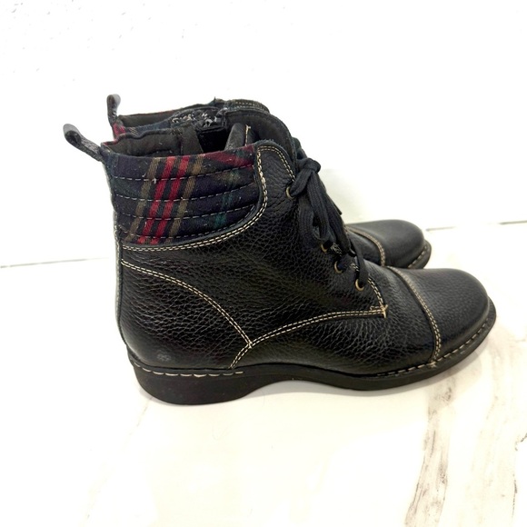 Clarks Whistle Bea Black Leather women's Boots with Red Accents 8M - Picture 6 of 8